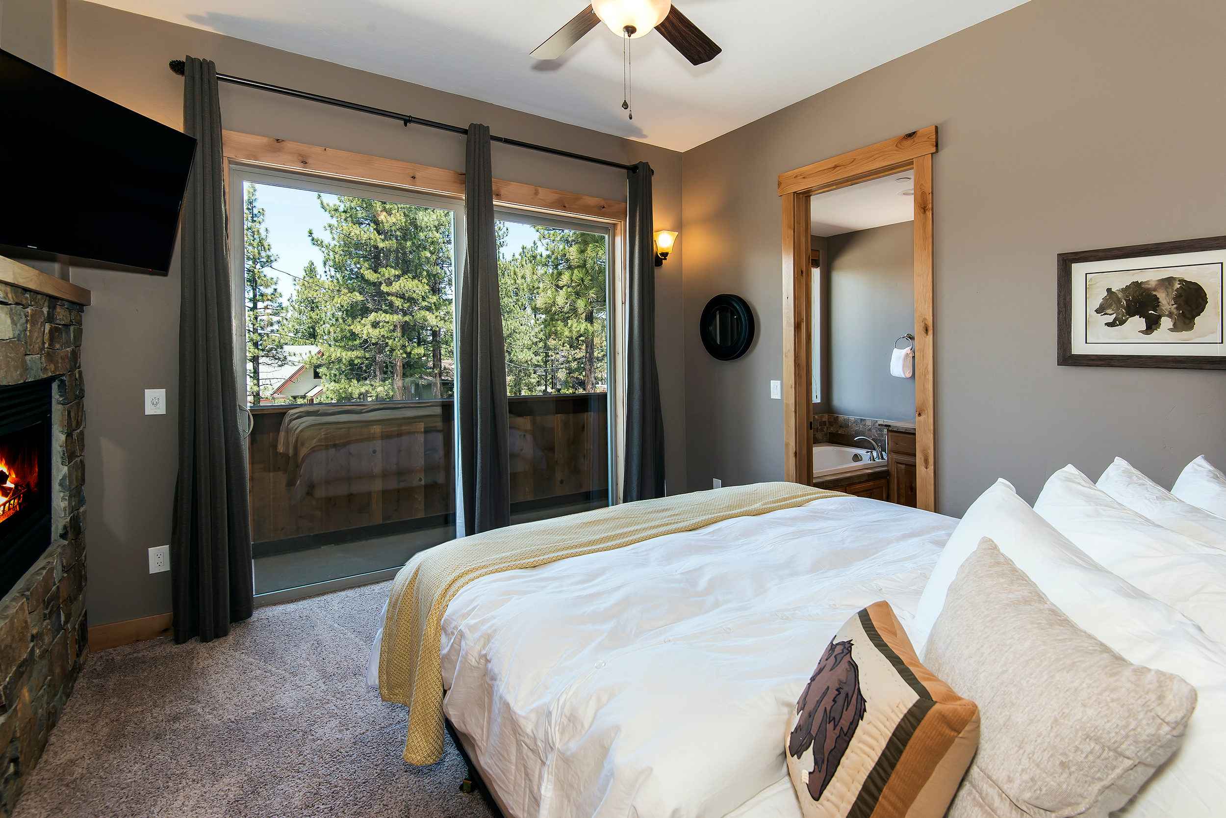 prop_3752_1432919062_7_bedroom_lakeview_luxury.jpg