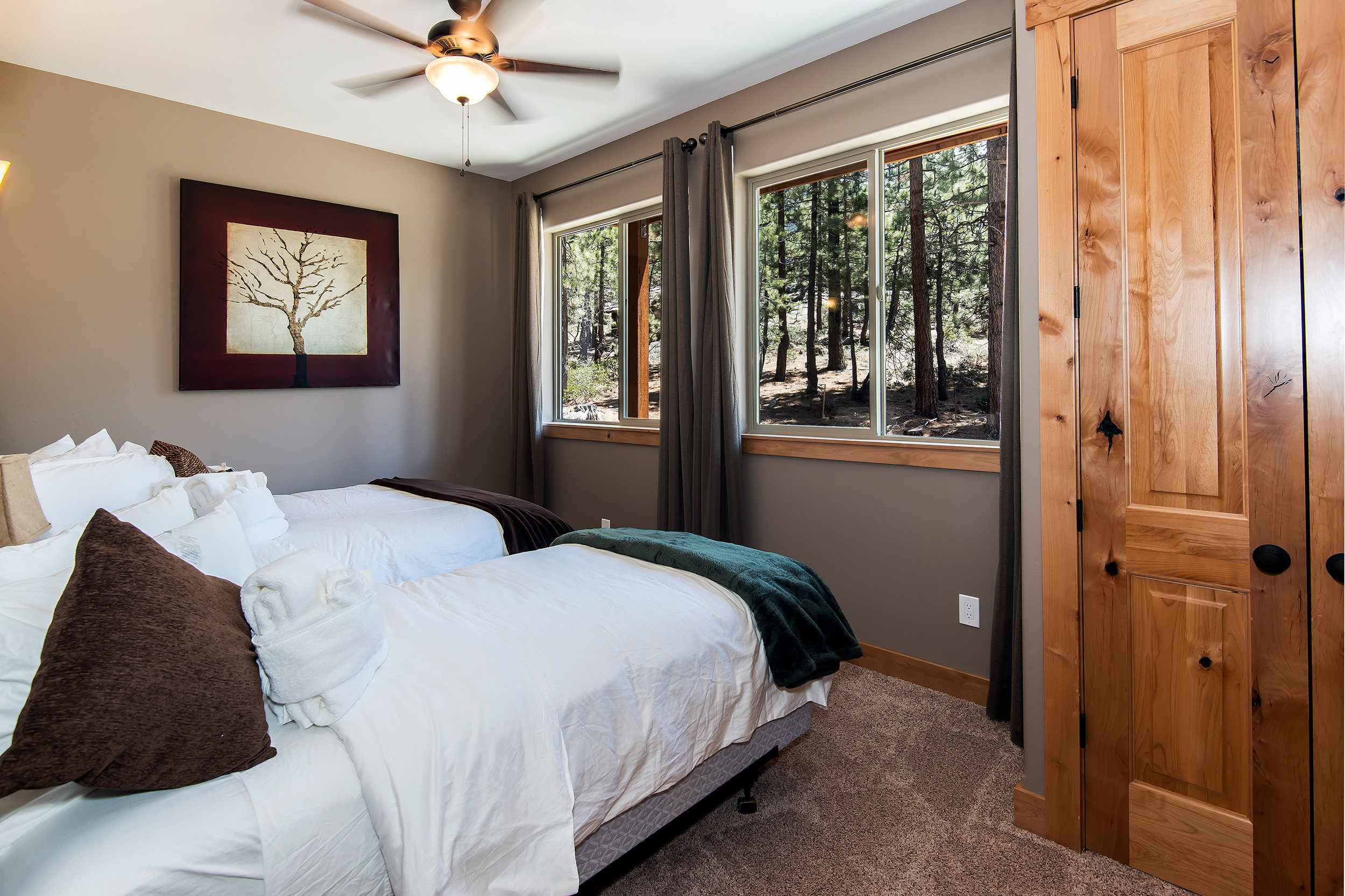 prop_3752_1432919095_7_bedroom_lakeview_luxury.jpg