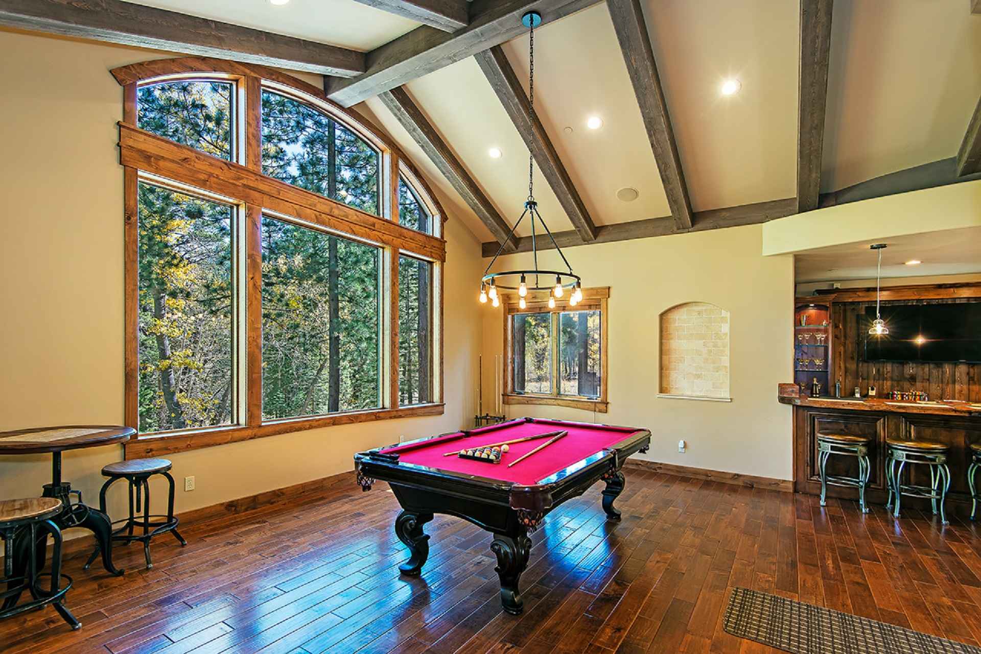 prop_3771_1542397270_6_bedroom_mountain_luxury_estate.jpg