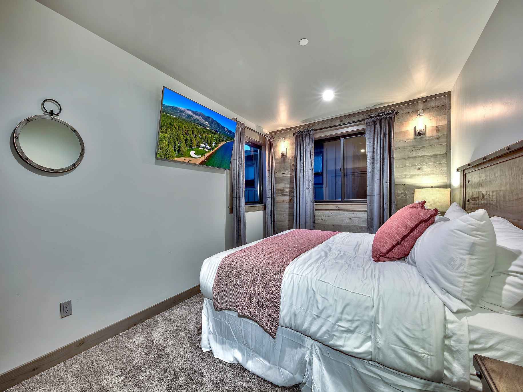 prop_3918_1607477029_9_bedroom_luxury_villa_by_the_lake.jpg