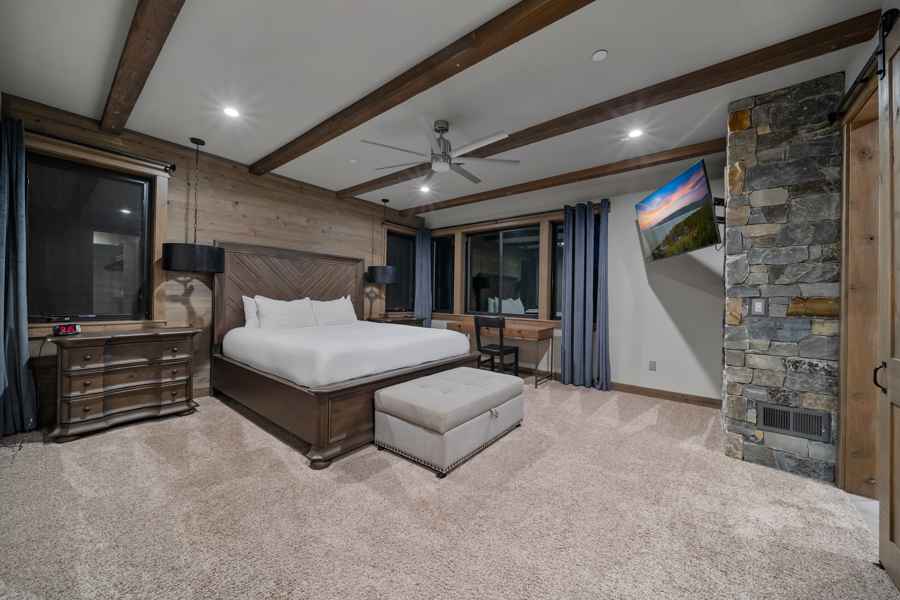 prop_3918_1758561890_9_bedroom_luxury_villa_by_the_lake.jpg