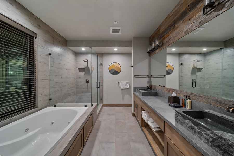prop_3918_1758562337_9_bedroom_luxury_villa_by_the_lake.jpg