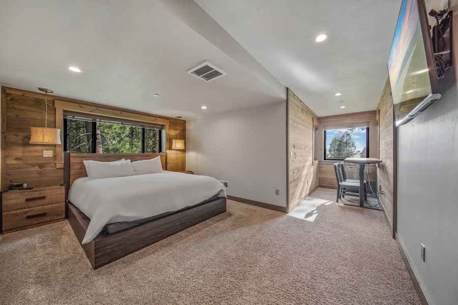 prop_3918_1758562816_9_bedroom_luxury_villa_by_the_lake.jpg