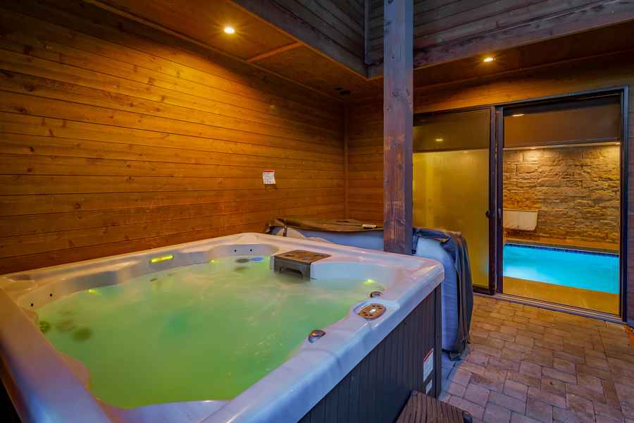 prop_3918_1758563235_9_bedroom_luxury_villa_by_the_lake.jpg