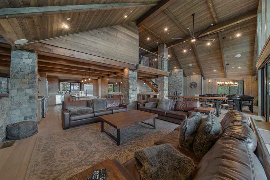 prop_3918_1758563756_9_bedroom_luxury_villa_by_the_lake.jpg