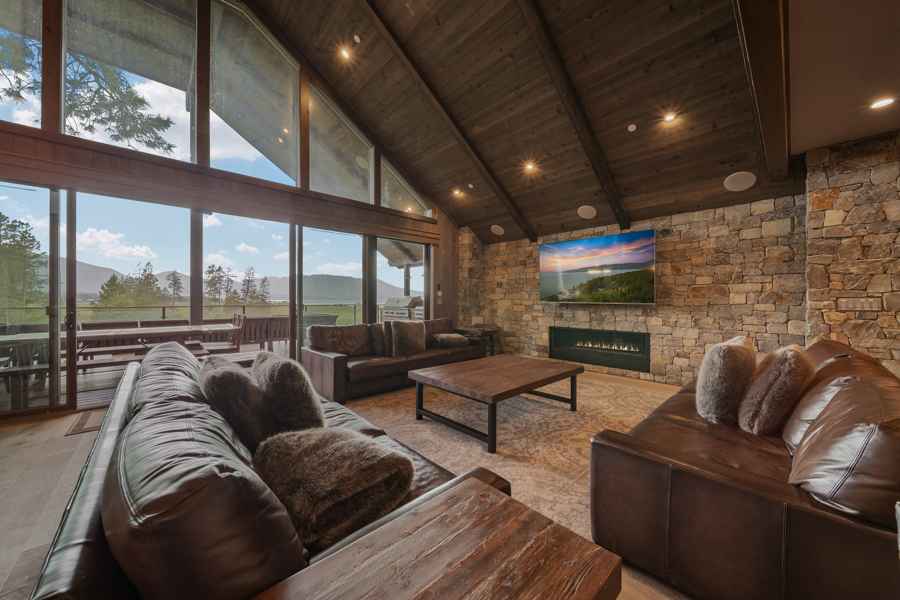 prop_3918_1758563794_9_bedroom_luxury_villa_by_the_lake.jpg