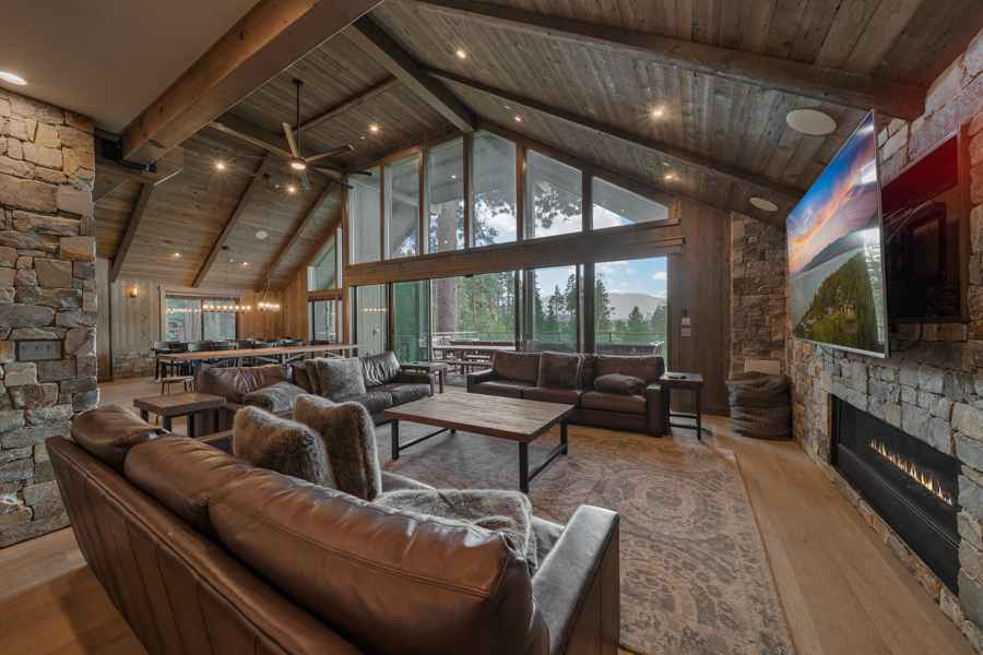 prop_3918_1758563828_9_bedroom_luxury_villa_by_the_lake.jpg
