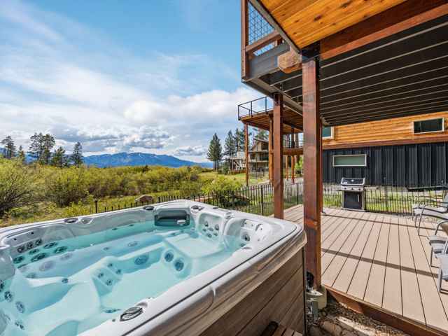 prop_3919_1778250085_7_bedroom_luxury_by_the_lake.jpg