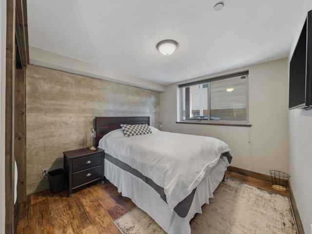 prop_3919_1778250260_7_bedroom_luxury_by_the_lake.jpg