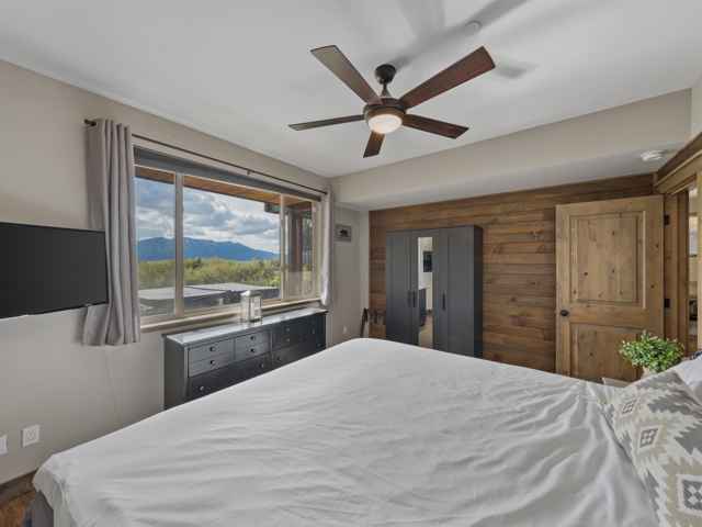 prop_3919_1778250369_7_bedroom_luxury_by_the_lake.jpg