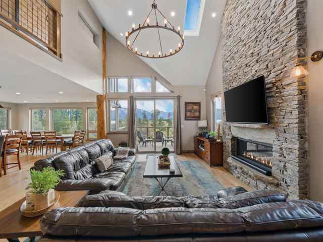 prop_3919_1778256822_7_bedroom_luxury_by_the_lake.jpg