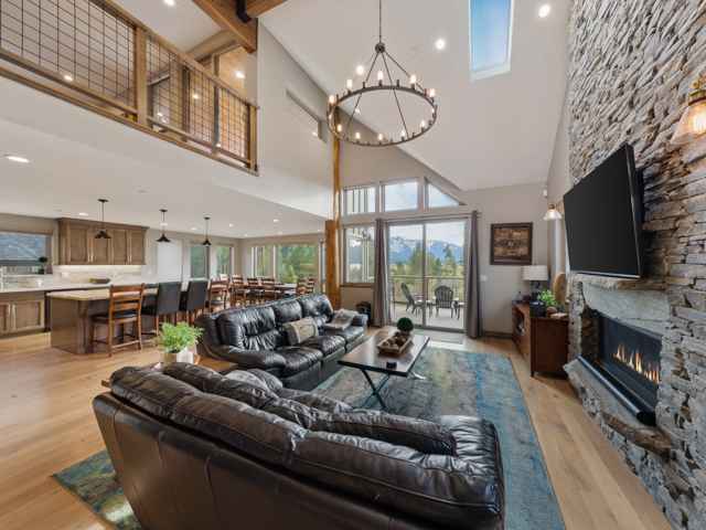 prop_3919_1778256867_7_bedroom_luxury_by_the_lake.jpg