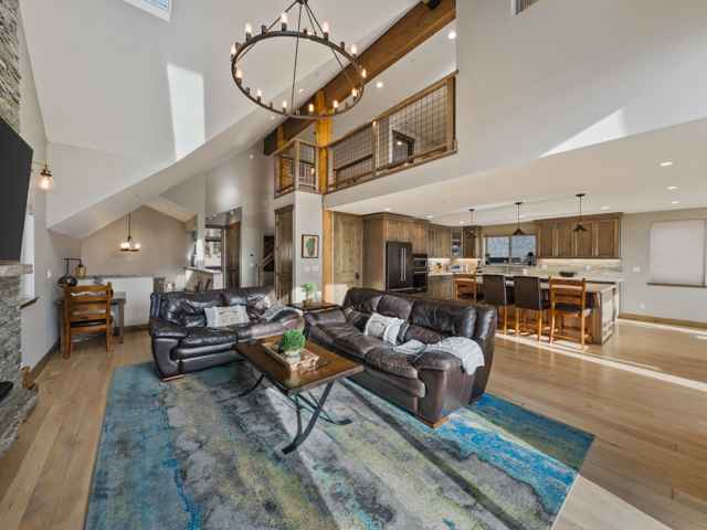 prop_3919_1778257052_7_bedroom_luxury_by_the_lake.jpg