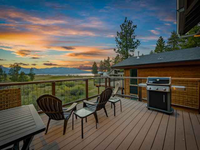 prop_3919_1778258884_7_bedroom_luxury_by_the_lake.jpg