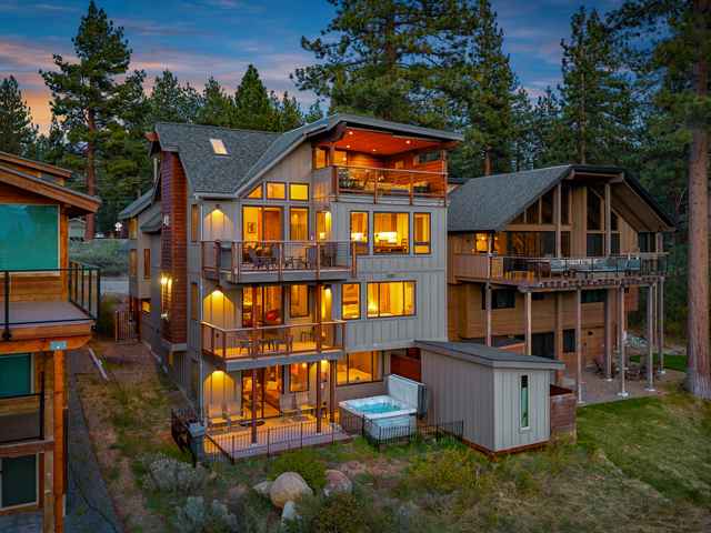 prop_3919_1778259081_7_bedroom_luxury_by_the_lake.jpg
