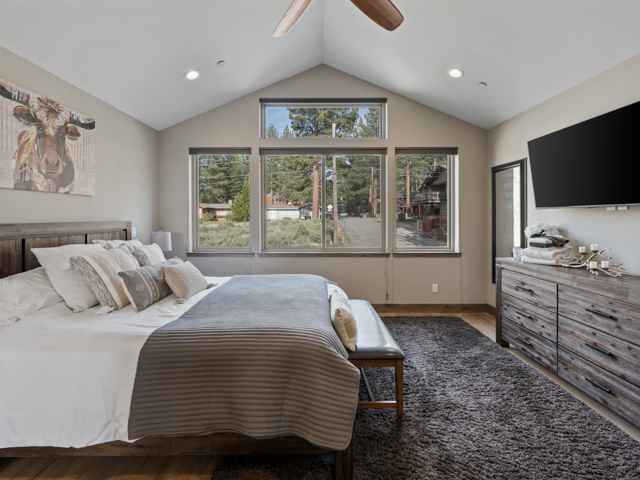 prop_3919_1778276675_7_bedroom_luxury_by_the_lake.jpg