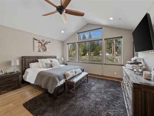 prop_3919_1778276714_7_bedroom_luxury_by_the_lake.jpg