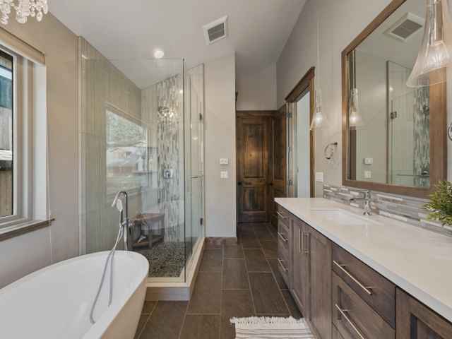 prop_3919_1778276916_7_bedroom_luxury_by_the_lake.jpg