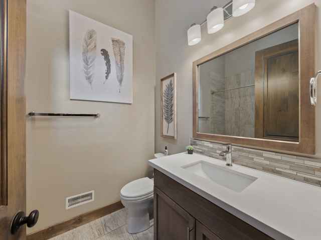 prop_3919_1778276999_7_bedroom_luxury_by_the_lake.jpg