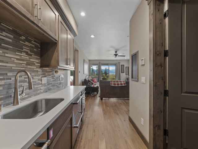 prop_3919_1778278742_7_bedroom_luxury_by_the_lake.jpg