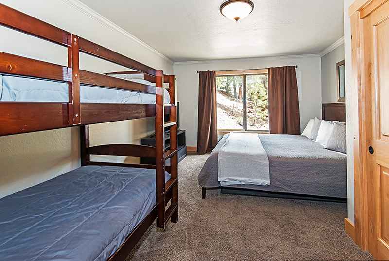 prop_661_1463677672_8_bedroom_estate_next_to_heavenly_with_indoor_pool_on_5_acres.jpg